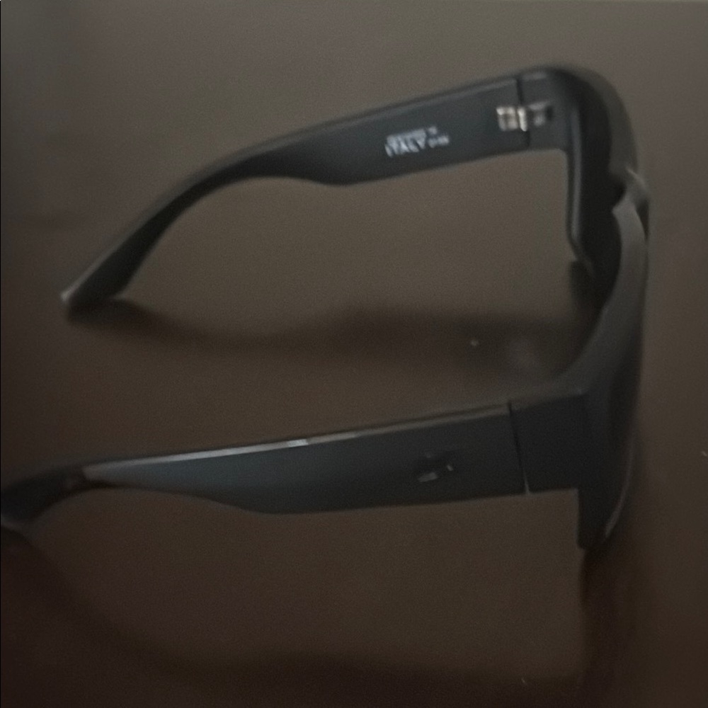 Black Rectangular Sunglasses With Chunky Frame - image 4